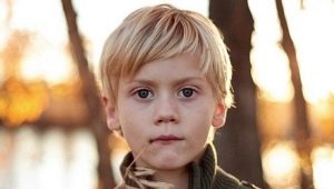 Coiffures à la mode pour les garçons de 7 à 9 ans
