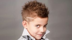 Coupes de cheveux et coiffures pour les garçons