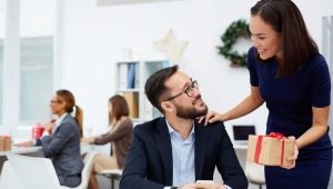 Que donner aux collègues le 23 février?
