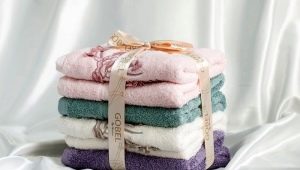 Quelle beauté de plier une serviette en cadeau?