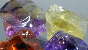 Quartz: à quoi ressemble une pierre et quelles propriétés a-t-elle?