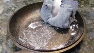 Que faire si une poêle en fonte brûle?