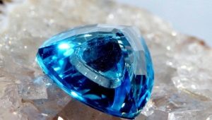 Blue Topaz: types de pierre, propriétés et domaines d'utilisation