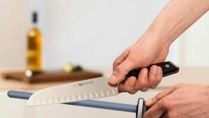 Comment aiguiser les couteaux avec un aiguiseur?