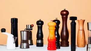 Comment ouvrir un moulin à poivre et y verser des épices?