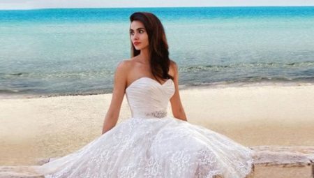 Robes de mariée courtes - soulignent la beauté des jambes