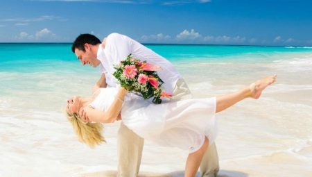 Robe de mariée à la plage dans un style décontracté