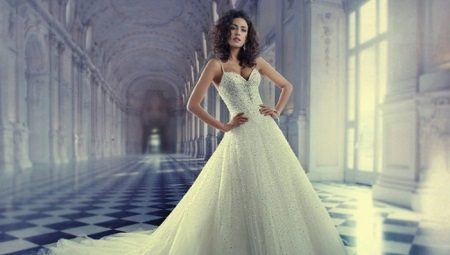 Robe de mariée avec train