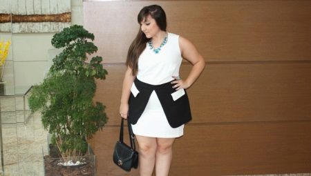 Robes à la mode pour les femmes obèses de petite taille et de petite taille.