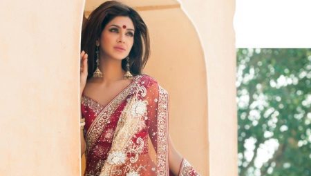 Sari - robe de déesses hindoues et de simples femmes indiennes