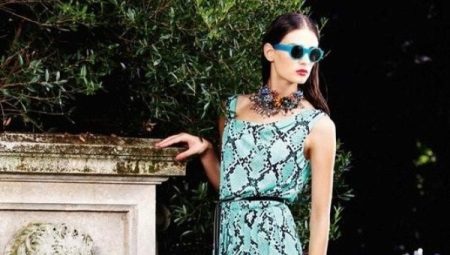 O que vestir com um vestido verde e quais acessórios escolher?
