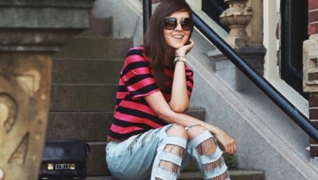Jeans déchirés aux genoux
