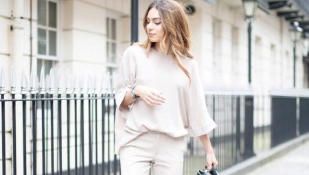 Que puis-je porter avec un pantalon beige?