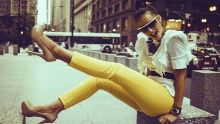 Que puis-je porter avec un pantalon jaune?