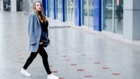 Manteau avec des baskets