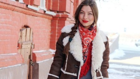 Que porter avec un manteau en peau de mouton?
