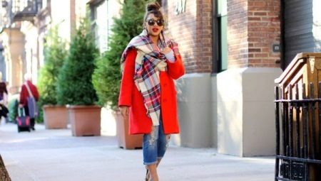 Écharpe à manteau rouge
