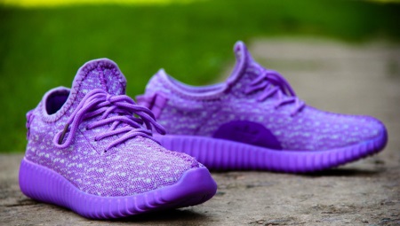 Baskets violettes