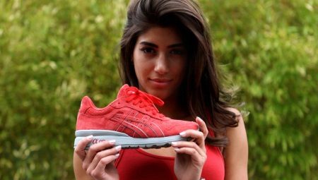 Baskets rouges
