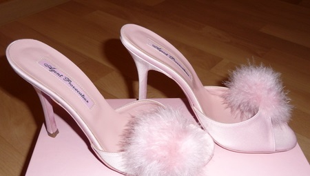 Chaussures à la maison avec des talons