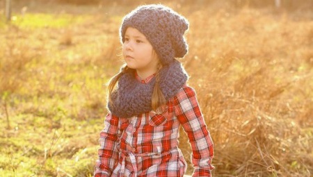 Set - une écharpe et un bonnet pour les filles