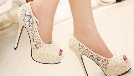 Chaussures de dentelle