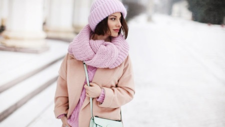 Quoi porter une écharpe rose?