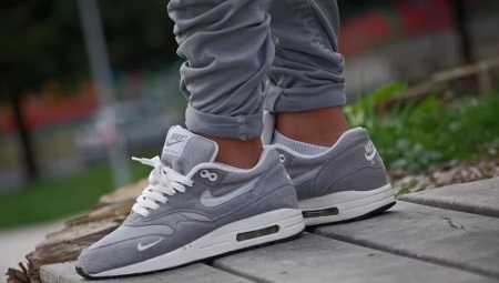 Baskets grises