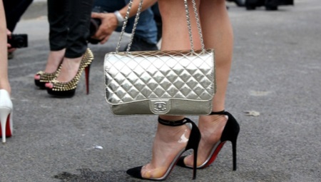 Chaussures avec inserts en silicone