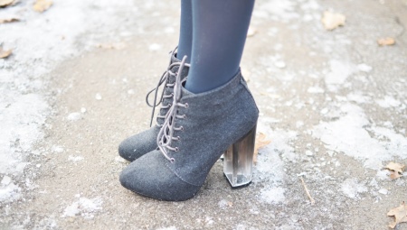 Bottines à talons et lacets