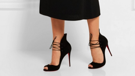Chaussures à talons ouvertes
