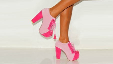 Bottes de chaussures roses