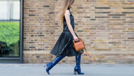 Que porter avec des bottes bleues?