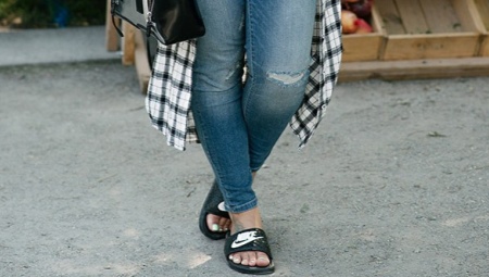 Nike flip flops