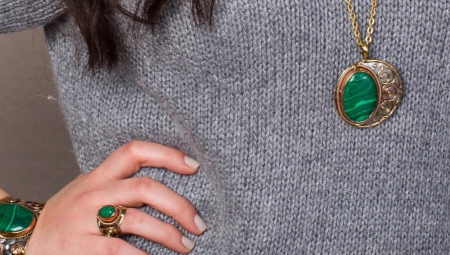 Pendentifs avec des pierres