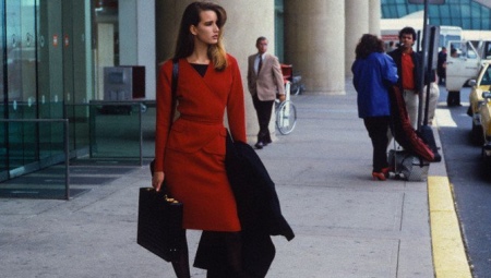 Des vêtements dans le style des années 80