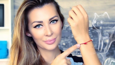 Bracelet en fil rouge