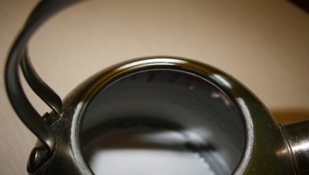 Comment nettoyer une bouilloire en acier inoxydable à l'intérieur et à l'extérieur?