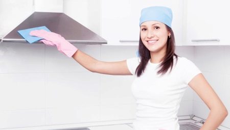 Comment laver le capot de la graisse à la maison?