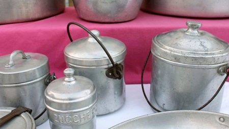 Comment nettoyer une vaisselle en aluminium à la maison?