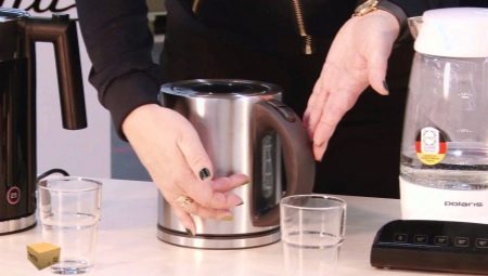 Comment nettoyer la bouilloire des résidus et autres saletés?