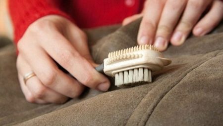 Comment nettoyer un manteau en peau de mouton à la maison?