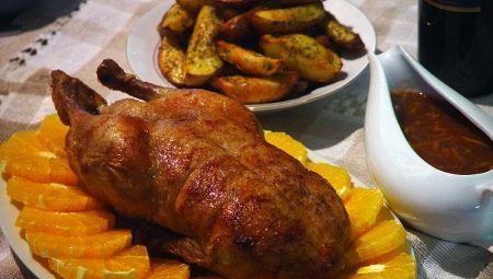 Faire des plats pour la table de fête avec leurs propres mains