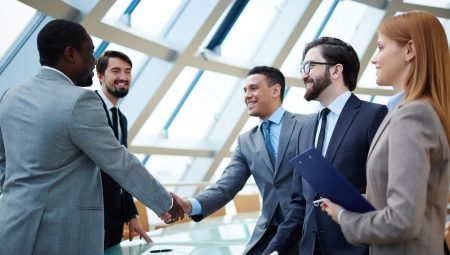Règles de comportement en équipe: caractéristiques des relations au bureau