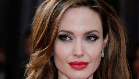 Forme de visage rectangulaire: coupes de cheveux et coiffures, maquillage et accessoires