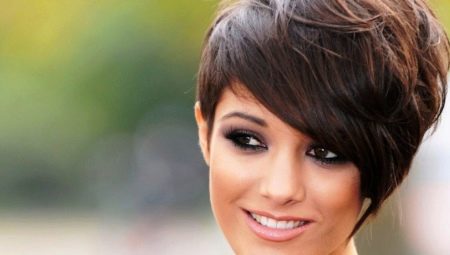 Coupe de cheveux pour un visage rond: options et conseils de sélection