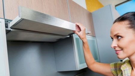Comment laver le capot de la graisse à la maison?
