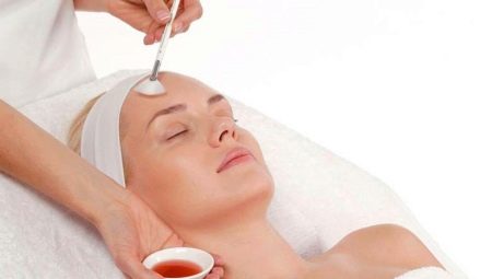 Le peeling superficiel du visage: de quoi s'agit-il et comment est-il effectué?