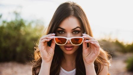 Choisir des lunettes de soleil pour un visage allongé