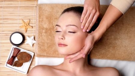 Comment faire un massage facial sculptural?